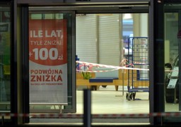 Atak nożownika w Stalowej Woli. Jedna osoba nie żyje, sześć jest rannych