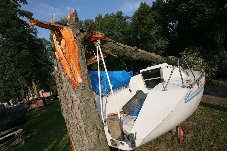 MIKOŁAJKI MAZURY BURZE JACHT