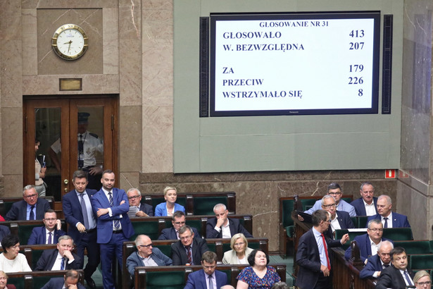 Stefaniak oświadczył, że PSL "w przeciwieństwie do innych partii nie skupia się tylko na krytykowaniu PiS-u". Zaznaczył jednocześnie, że ludowcy "będą pokazywać kłamstwa PiS, bo nie można przejść obok nich obojętnie".