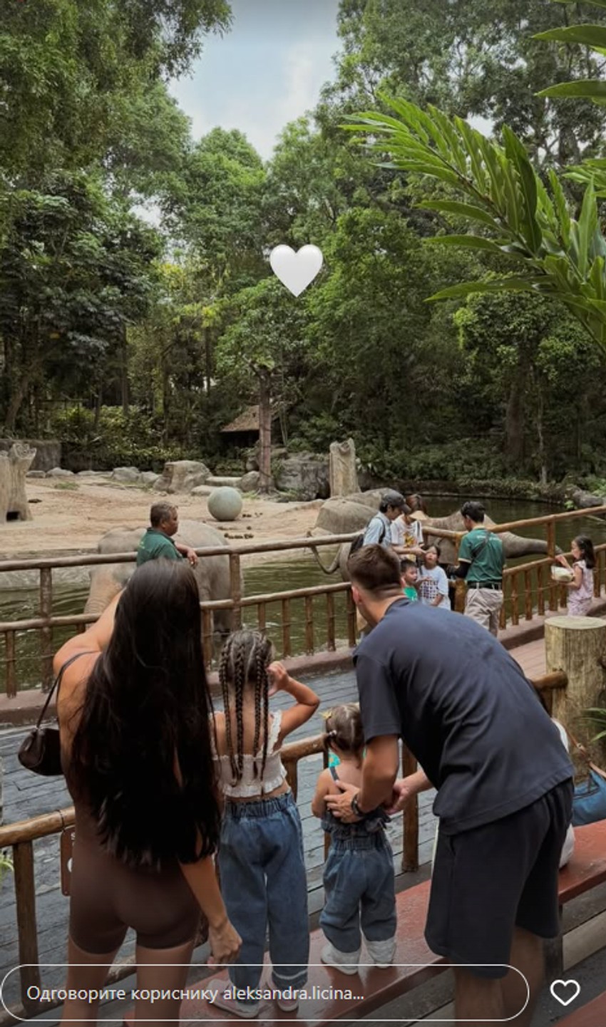 Luka Adžić sa porodicom uživa