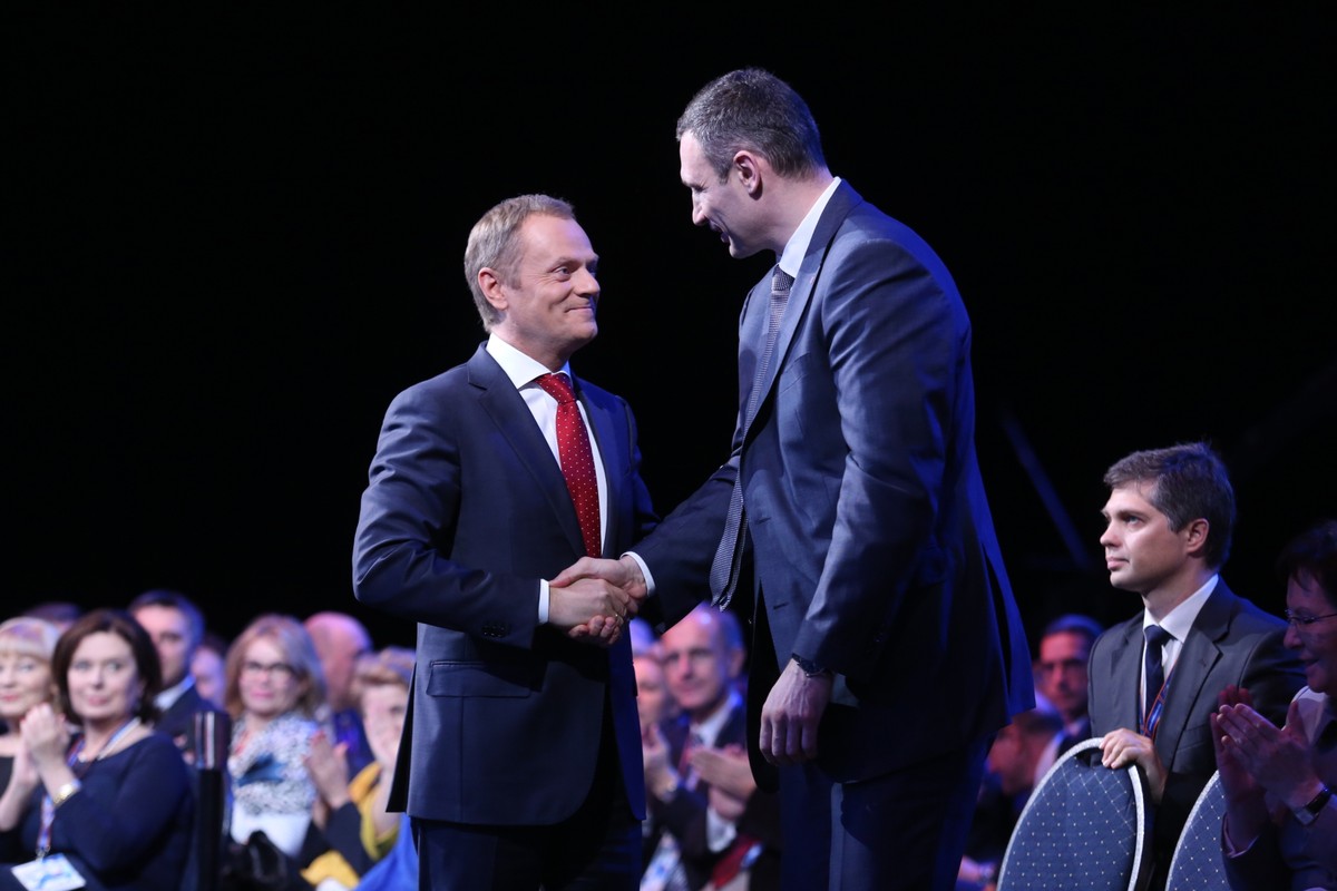 Premier Donald Tusk i gość specjalny posiedzenia, lider ukraińskiej partii Udar Witalij Kliczko