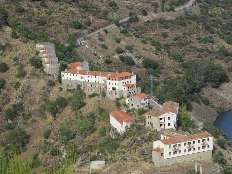 Salto de Castro - una ciudad española abandonada en venta