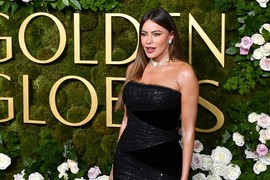 Sofija Vergara OBASJALA crveni tepih Zlatnog globusa u moćnoj SIRENA HALJINI koja je istakla njenu sjajnu figuru i BUJNO POPRSJE: Niko nije mogao da skine pogled s nje