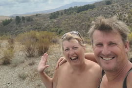 "Ljudi na ulici viču da smo PERVERZNJACI, a komšije se šokiraju kada nas vide", OVAKAV život mnogima je NEZAMISLIV I GROZAN, ali njih dvoje su srećniji nego ikad