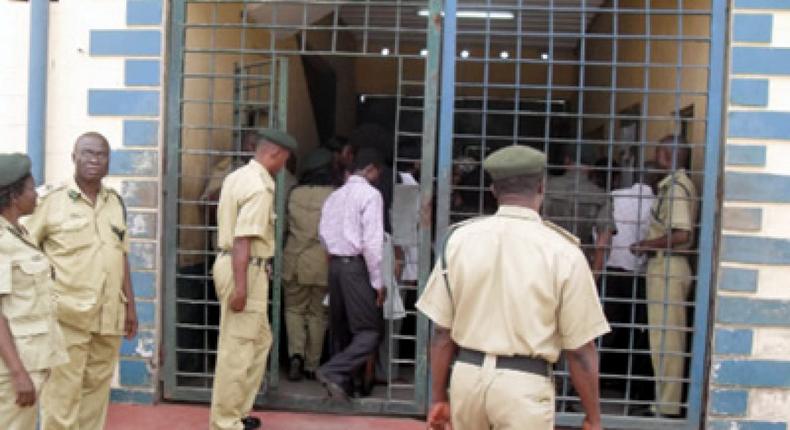 NSCDC foils attempted jailbreak at prison facility in Edo.  [Daily Post]