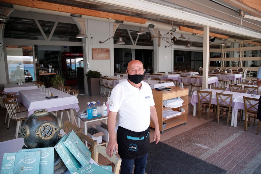 Grčki ugostitelj obavezni su da nose maske