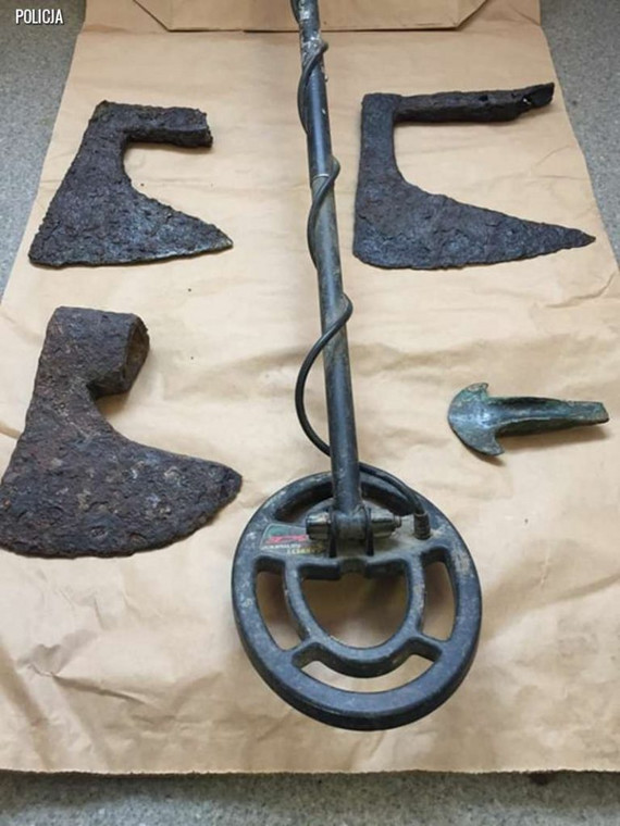 Zabytkowe topory znalezione w Bartoszycach