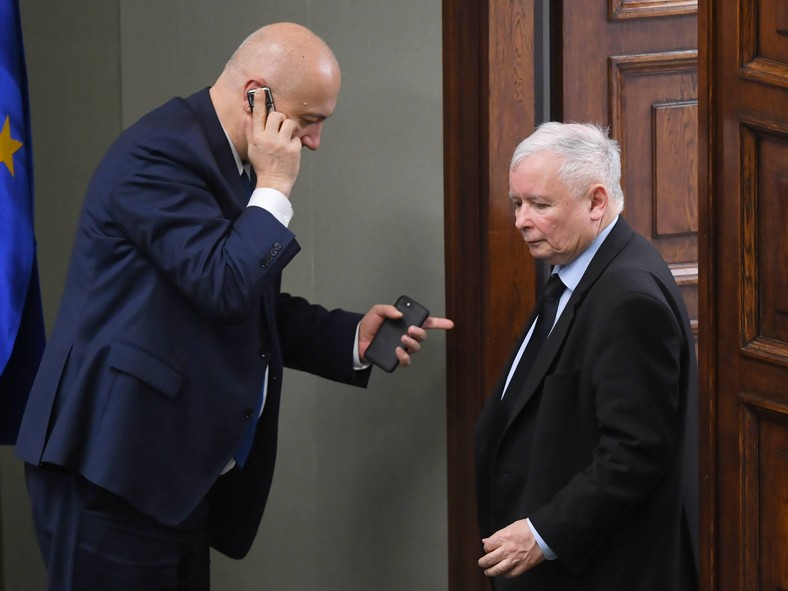 Joachim Brudziński (L) i prezes PiS Jarosław Kaczyński (P) podczas posiedzenia Sejmu.