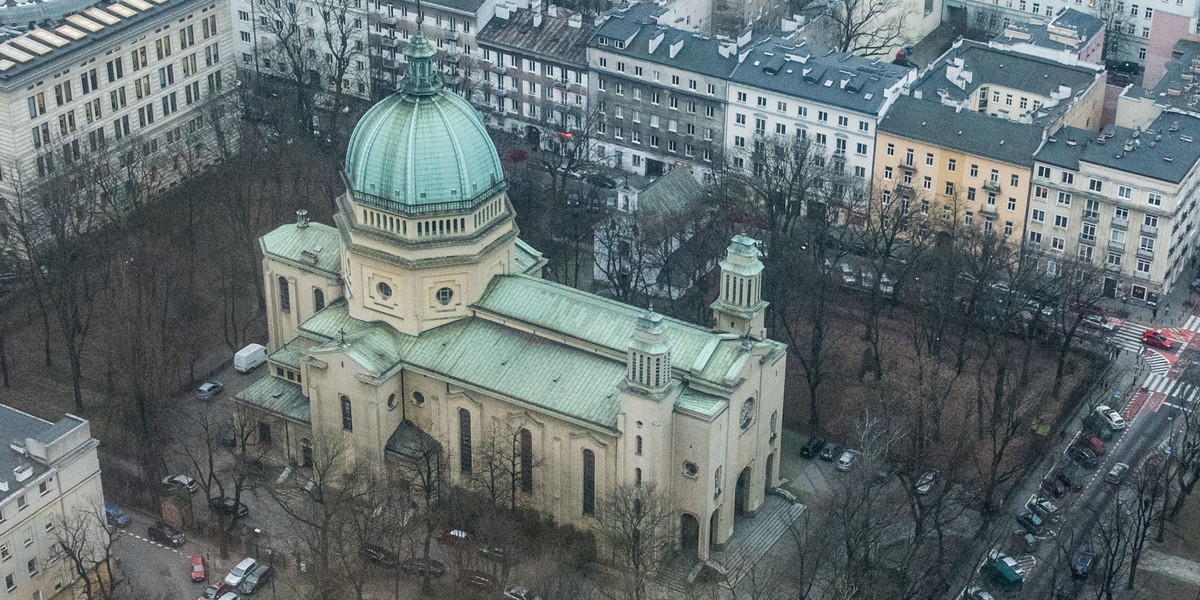 Kaplica św. Barbary w Warszawie wydzierżawia tereny należące do parafii pod parking. Koszt za jedno miejsce? 516 złotych.