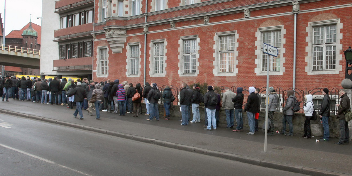 Praca w policji zawsze cieszyła sie dużym zainteresowaniem, takie kolejki były w Gdańsku w 2012 roku