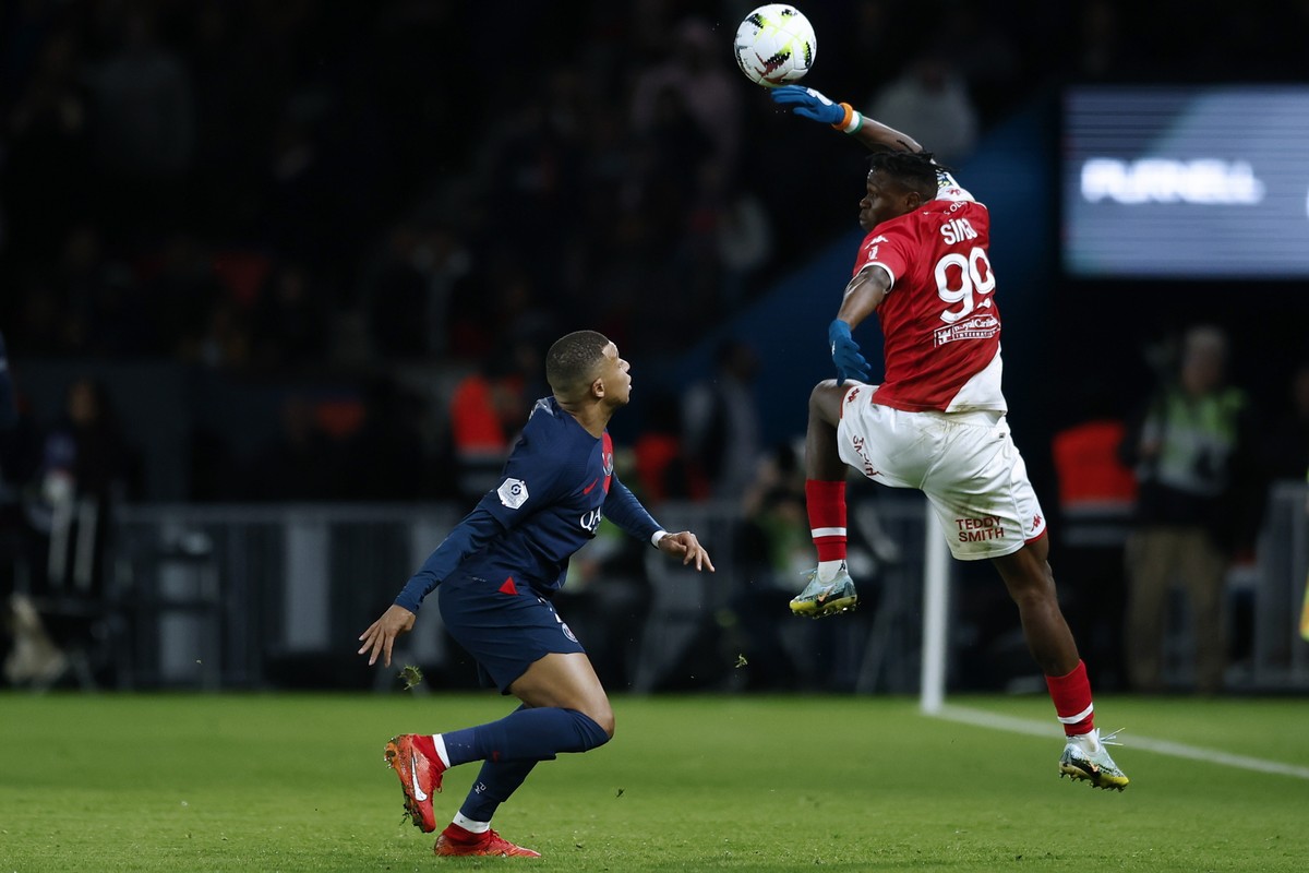 Kylian Mbappe i Wilfried Singo