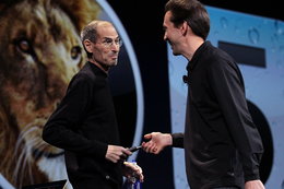 Historia o tym, jak Steve Jobs rekrutował twórcę iPhone'a. W tle zagrywki w mafijnym stylu