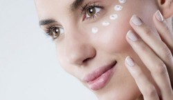 Jak prawidłowo dbać o skórę wiosną 2025: topowe produkty