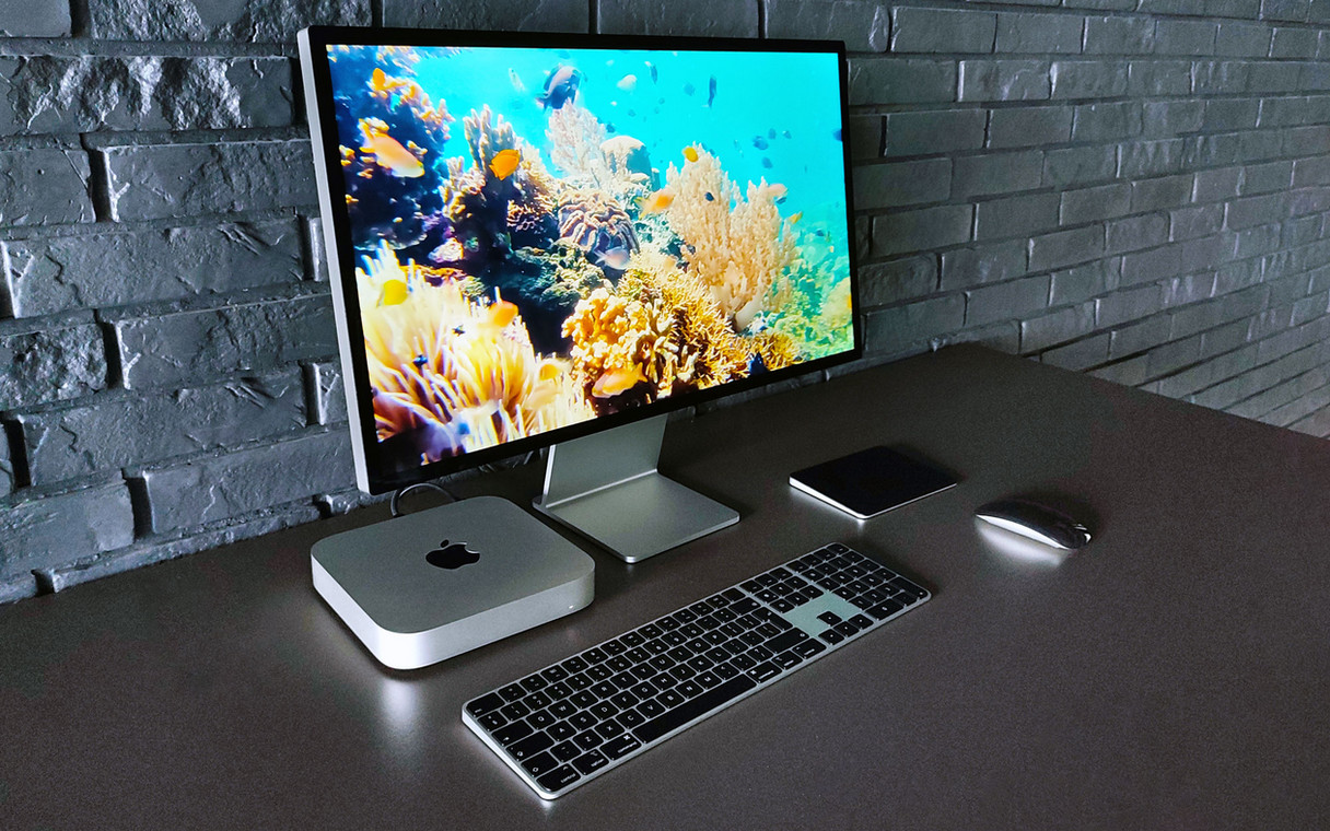 Apple Mac mini  razem z monitorem Apple Studio Display