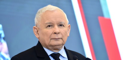 Jarosław Kaczyński diametralnie zmienił plany. Sprawa dotyczy rządu. Padły też zagadkowe słowa o katastrofie smoleńskiej 