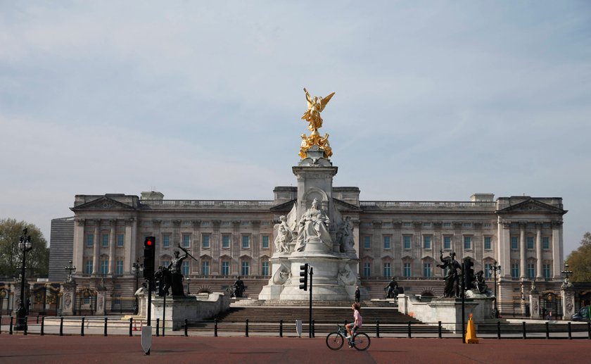 Królowa Elżbieta II i Pałac Buckingham. Zobacz zdjęcia wnętrz i poznaj jego sekrety!