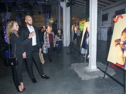 Marynarka na nagim ciele i zabójcze szpilki: Agnieszka Kaczorowska rozkwita u boku męża. FOTO