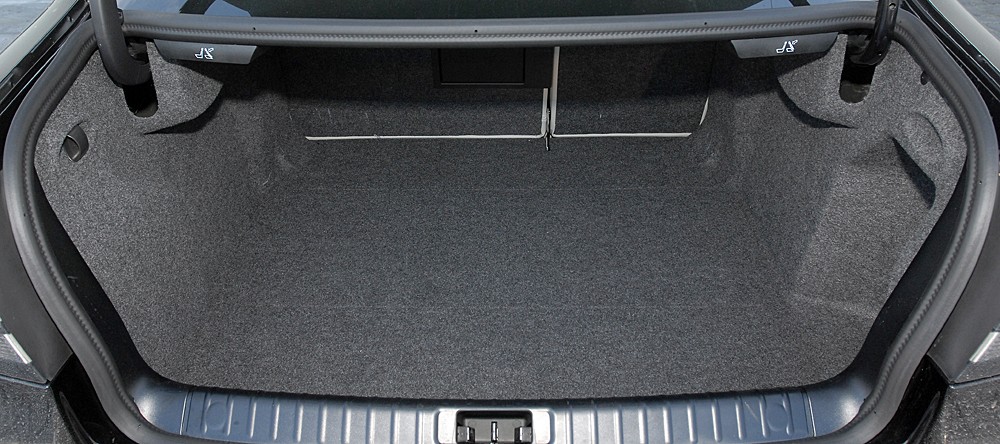 Pod klapą sedana czeka 425 litrów bagażnika