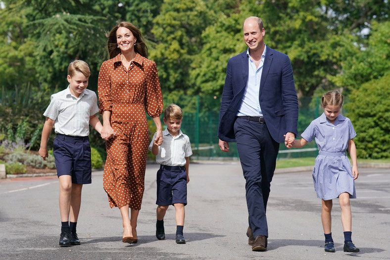 Księżna Kate i książę William z dziećmi w Lambrook School