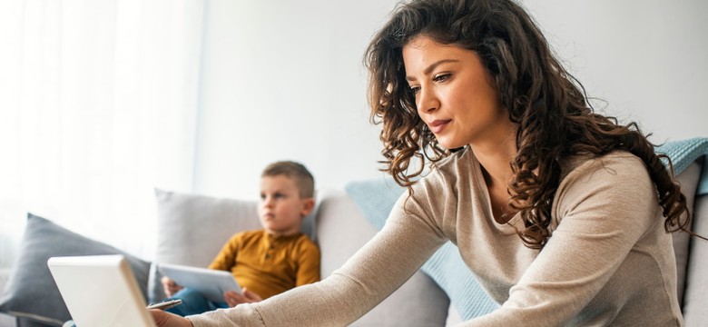 Problemy nie znikają... Zbadano, jak przedłużający się home office wpływa na kondycję psychiczną