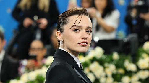 Élete legmerészebb ruhájába bújt A Fehér Lótusz sztárja, Aimee Lou Wood: csak ámulunk a bátorságán