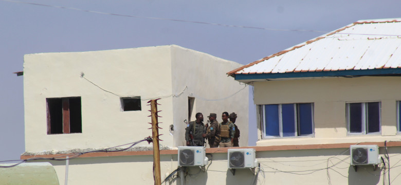 Atak terrorystyczny na hotel w Mogadiszu. Rośnie liczba ofiar