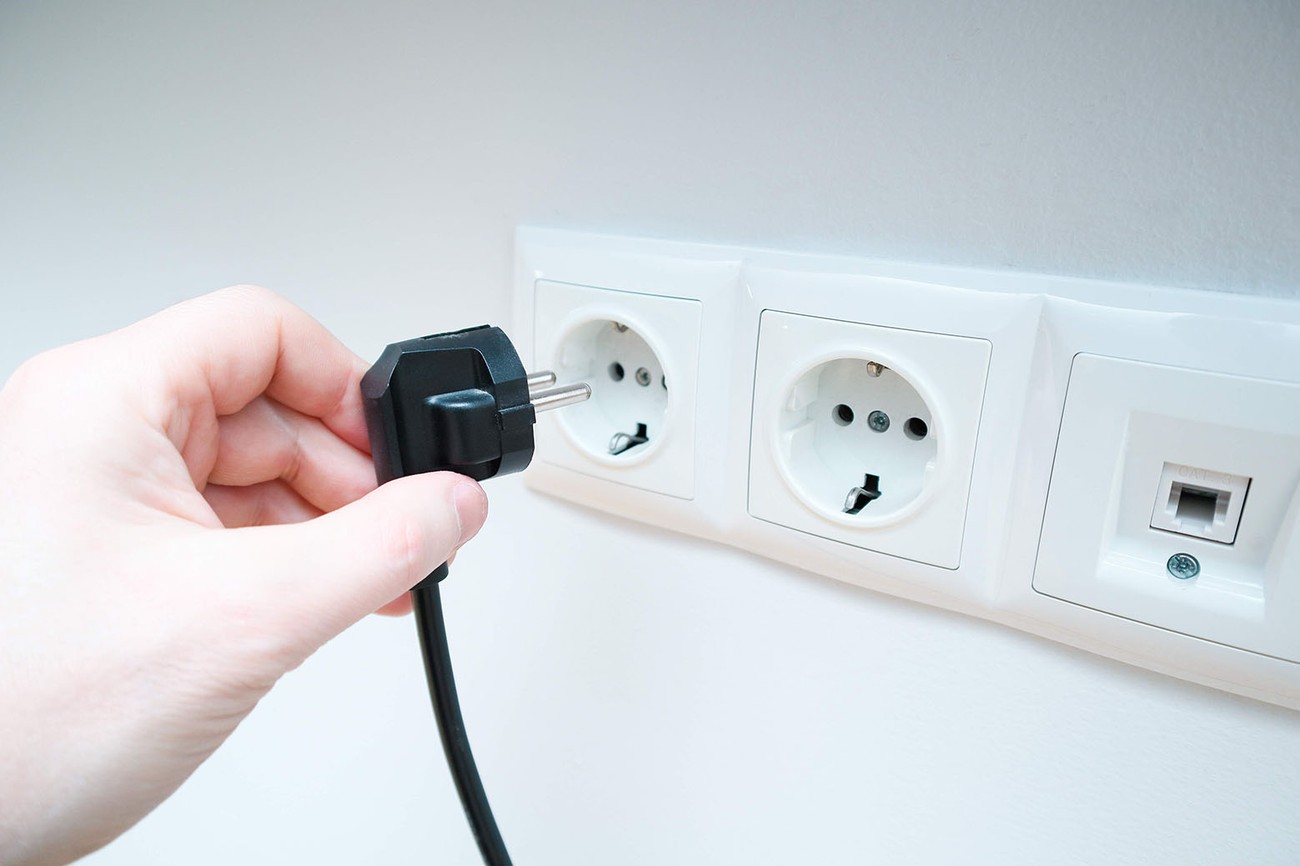 Ako ove uređaje ostavite uključene u struju značajno će vam povećati račun! Evo detaljne računice i trikova kako da uštedite