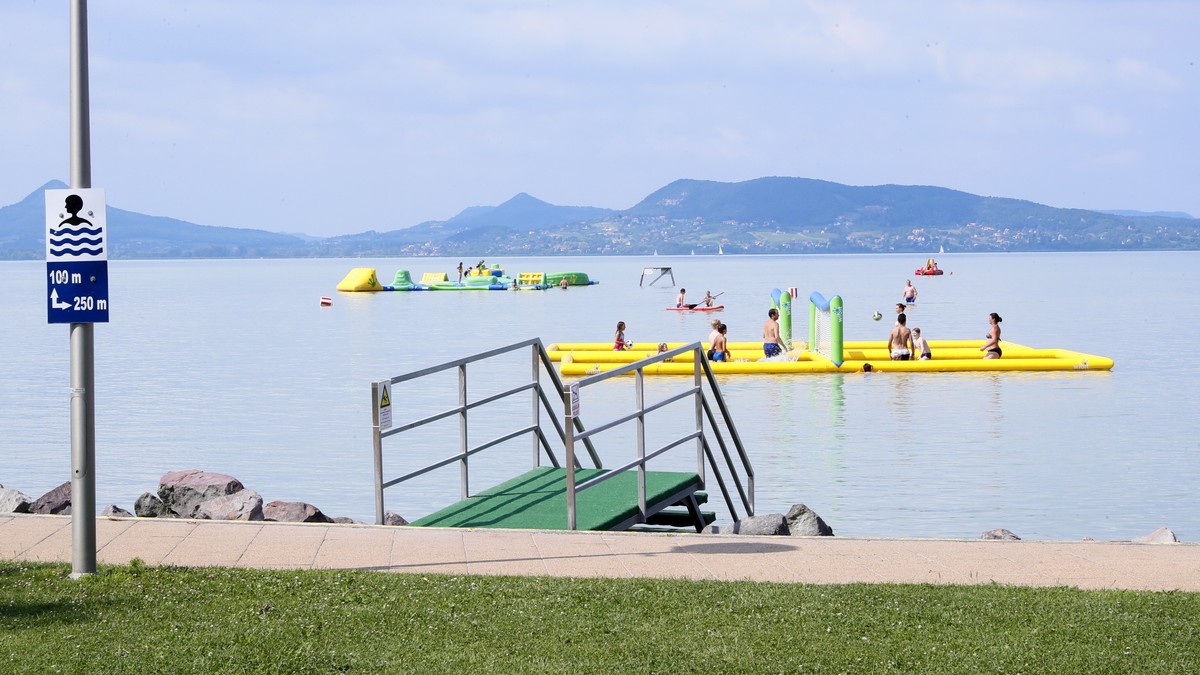 Felháborodtak a fonyódiak a szabadstrand miatt
