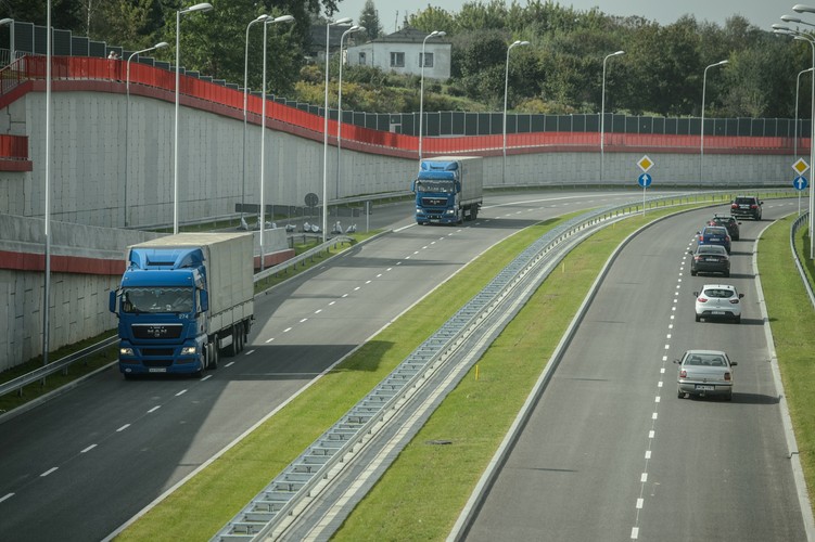 Dwa kolejne odcinki północno-wschodniej obwodnicy Lublina zostaną oddane do użytku w przyszłym miesiącu. 
<br><br>(zuz) PAP/Wojciech Pacewicz