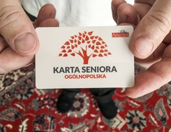 Ogólnopolska Karta Seniora dla osób 60+. Zniżki do sklepów, placówek medycznych i sanatoriów [LISTA]