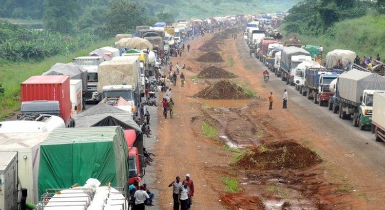 Traffic grid lock on Lagos-Ibadan expressway