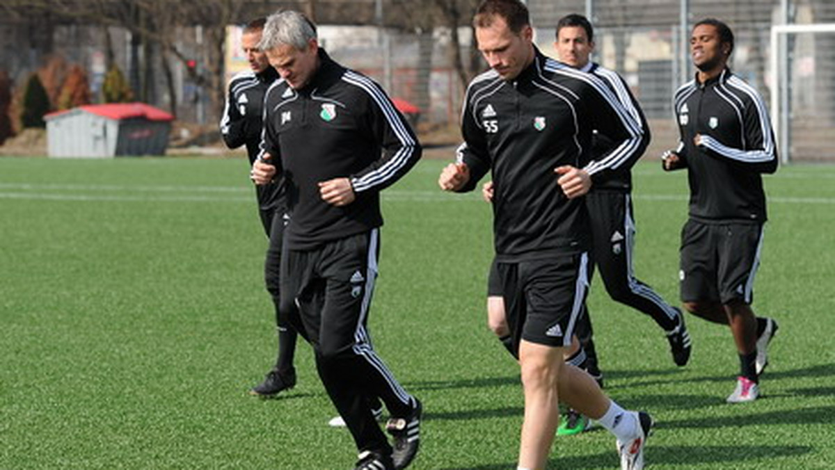 W związku z przerwą na mecze reprezentacji w sobotę piłkarze Legii Warszawa rozegrają w Łodzi sparing z Widzewem - poinformował oficjalny serwis klubowy legia.com.