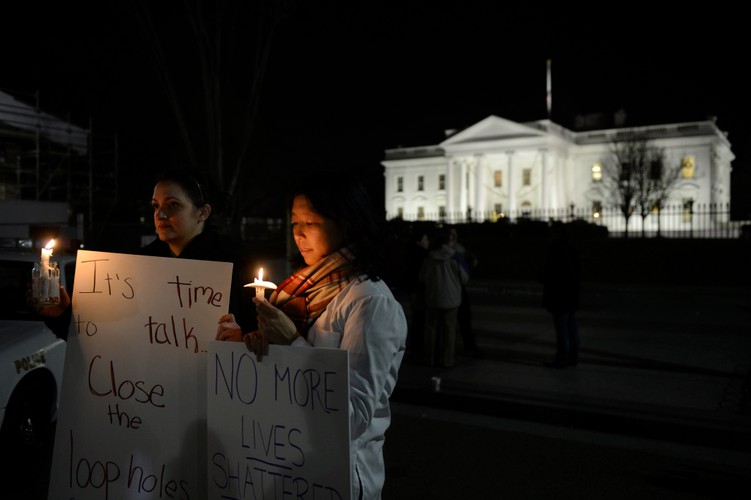 Zwolennicy kontrolowania dostępu do broni przed Białym Domem