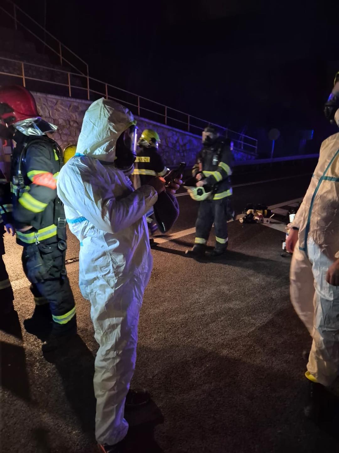 V okolí Svrčinovca došlo k úniku formaldehydu po nehode nákladného vozidla s prívesom ADR.