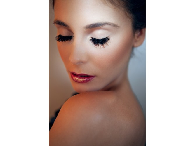 Wyrazisty makijaż na Andrzejki 2011 i nie tylko - propzycje z jesiennej kolekcji Lash Book Nouveau Lashes.