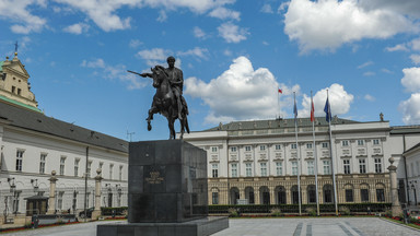 Zatańczą poloneza przed Pałacem Prezydenckim. Na znak sprzeciwu