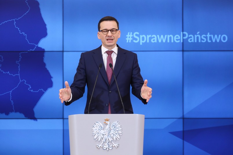 Premier Mateusz Morawiecki podczas konferencji prasowej w KPRM w Warszawie.