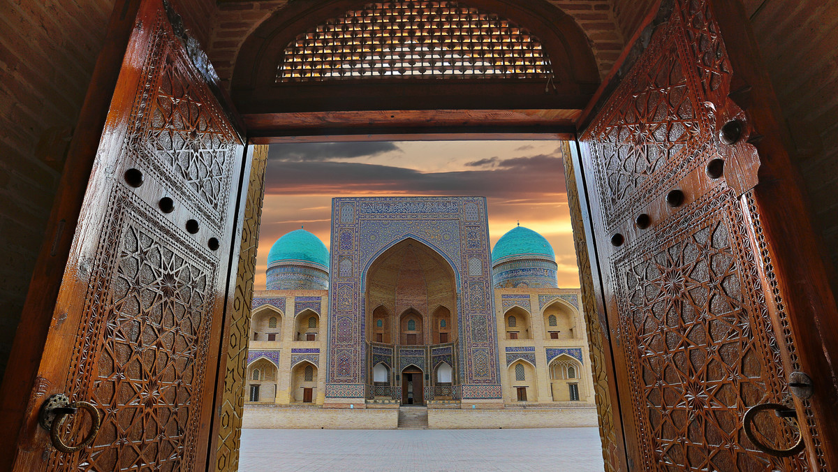 Uzbekistan - podobnie jak wcześniej Kazachstan i Kirgistan - otwiera się na turystów. Od 1 lutego 2019 roku obywatele 45 państw - w tym także Polski - będą mogli odwiedzić Uzbekistan bez wizy (w celach turystycznych) i przebywać na terenie kraju do 30 dni.