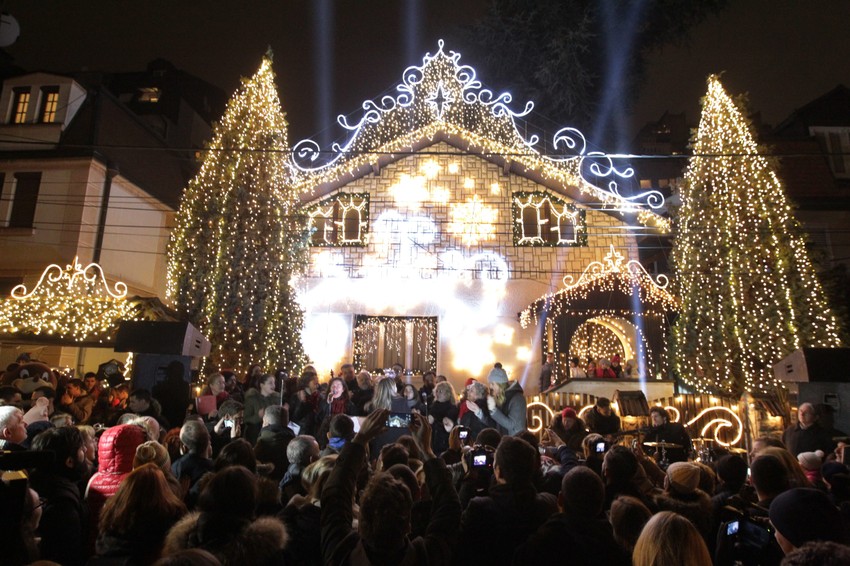 Svečano paljenje sijalica u Gostivarskoj 32