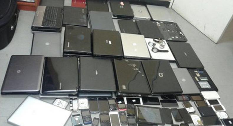 File image of laptops and phones Police in Nairobi have arrested 7 suspects and recovered 151 smartphones and 2 laptops believed to have been stolen