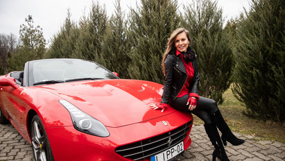 Ferrarit is szelídít a lovas vadásznő: tűzpiros sportkocsival furikázza a fiát az iskolába Lipp Adrienn
