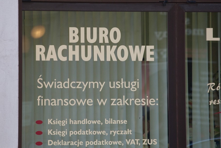 Tax complinace sprowadza się często do takich elementów jak: wypełnianie obowiązków związanych z JPK, terminowe składanie rocznych zeznań podatkowych, prawidłowe wypełnianie obowiązków płatnika, uiszczanie w terminie podatków czy zaliczek