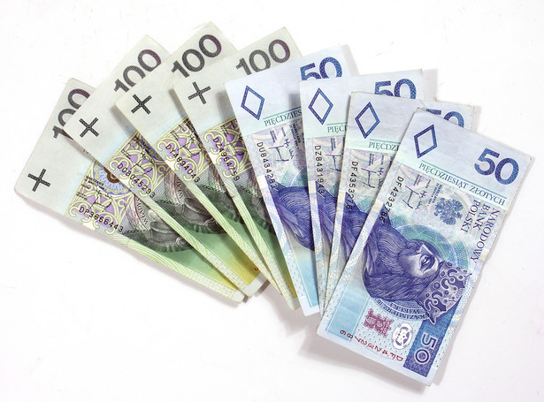 Rząd obniży Polakom pensje