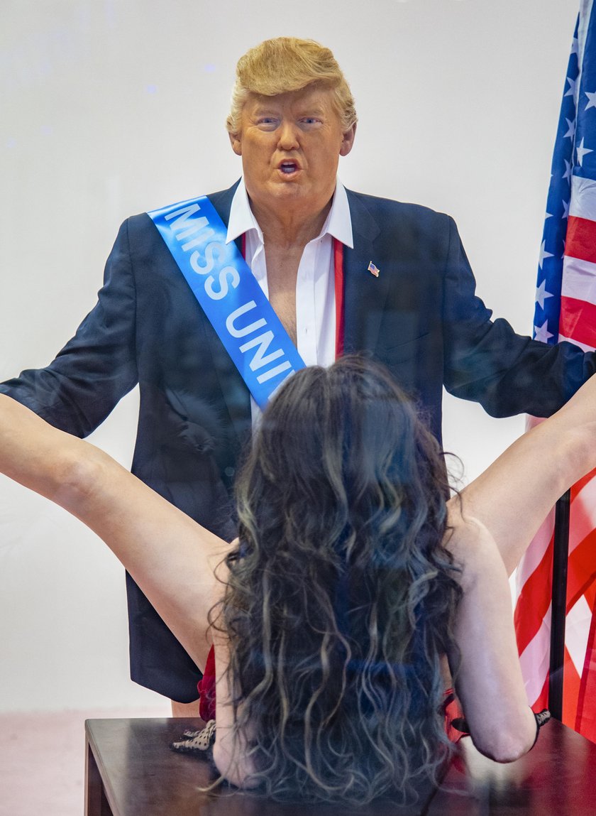 Nowe zdjęcia Alison Jackson. Donald Trump z Miss Universe