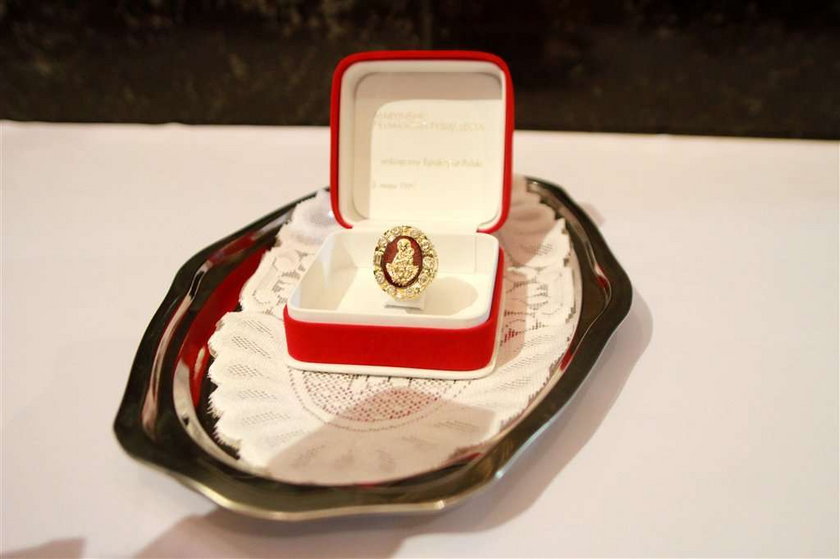 Oto replika pierścienia kardynała Wyszyńskiego