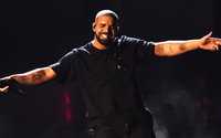 Drake egy budai luxusvilla áráért vett magának karórát, melyben egy mozgó rulettkerék is van - Fotó