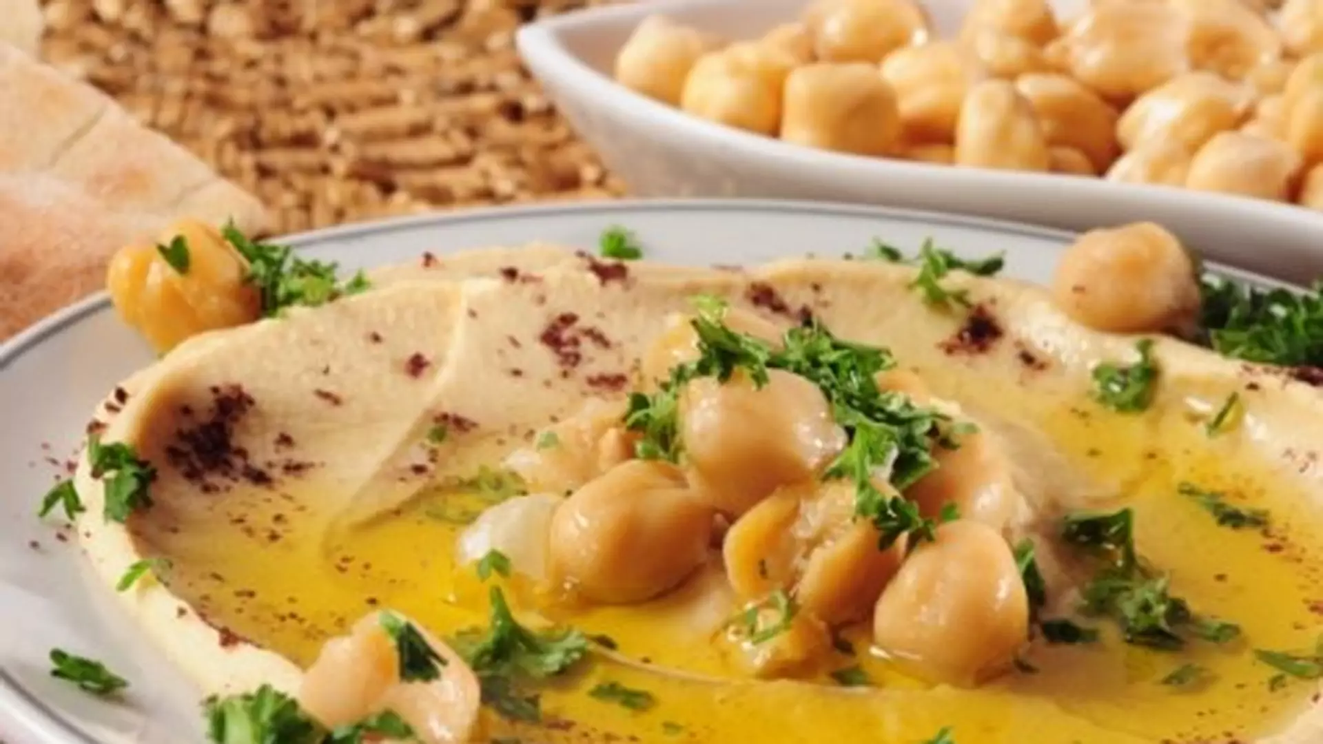 Hummus - przepis na potrawę rodem z Bliskiego Wschodu
