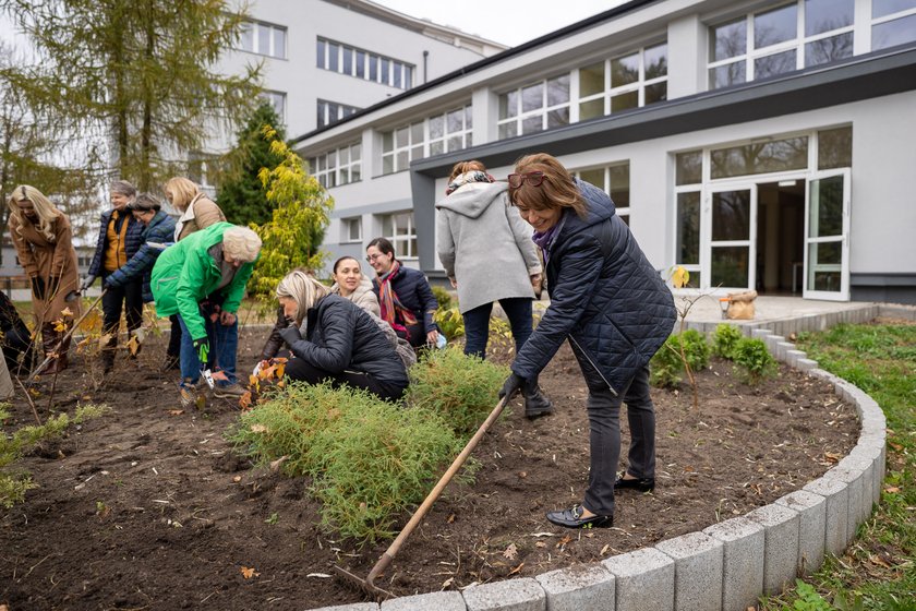 Posadzili kwiaty przed hospicjum