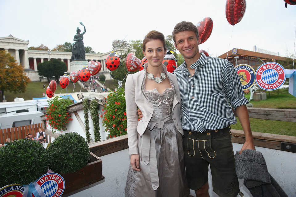 Thomas Mueller z żoną Lisą
