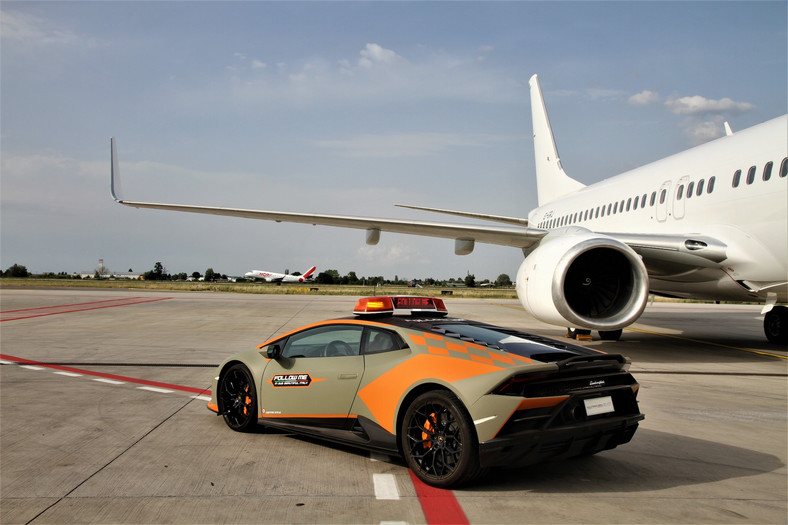 Lamborghini Huracan Evo jako auto Follow Me